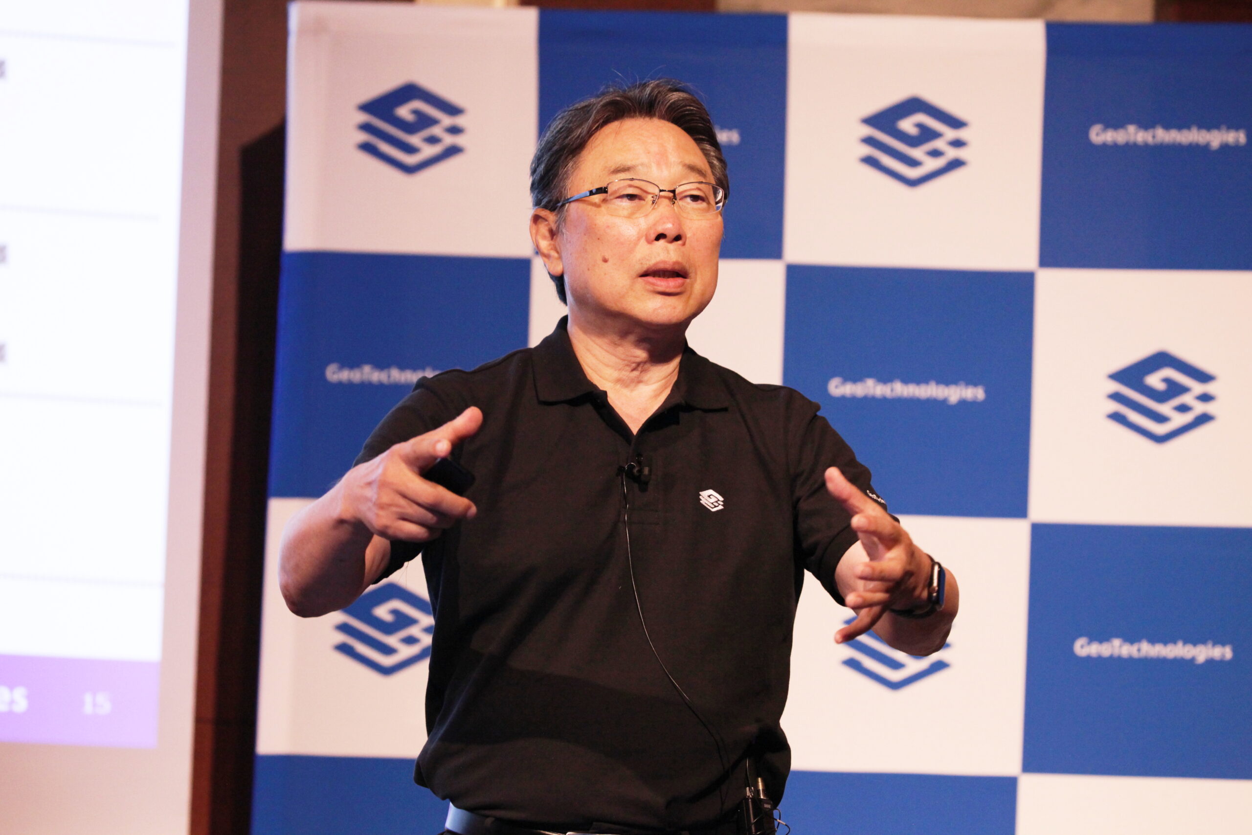代表取締役社長 CEO　杉原 博茂