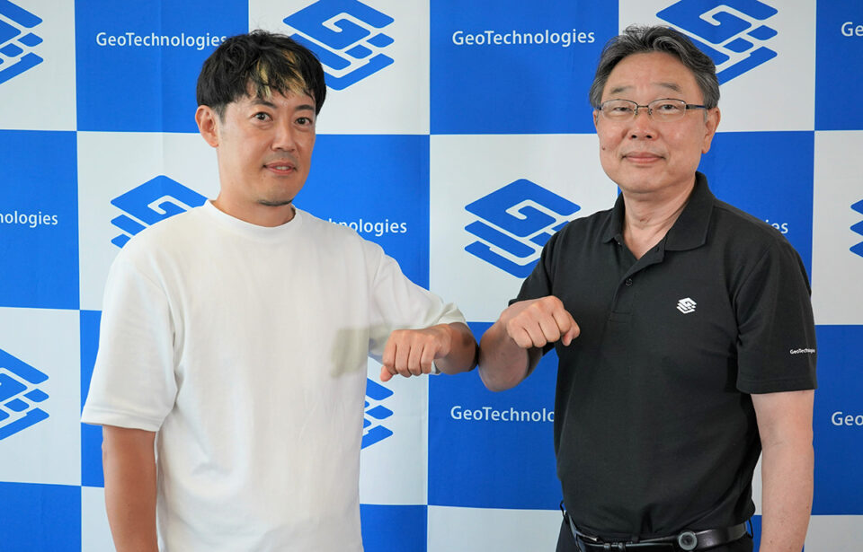 左）株式会社テコテック 代表取締役：釣崎 宏 氏　　右）代表取締役社長 CEO 杉原博茂